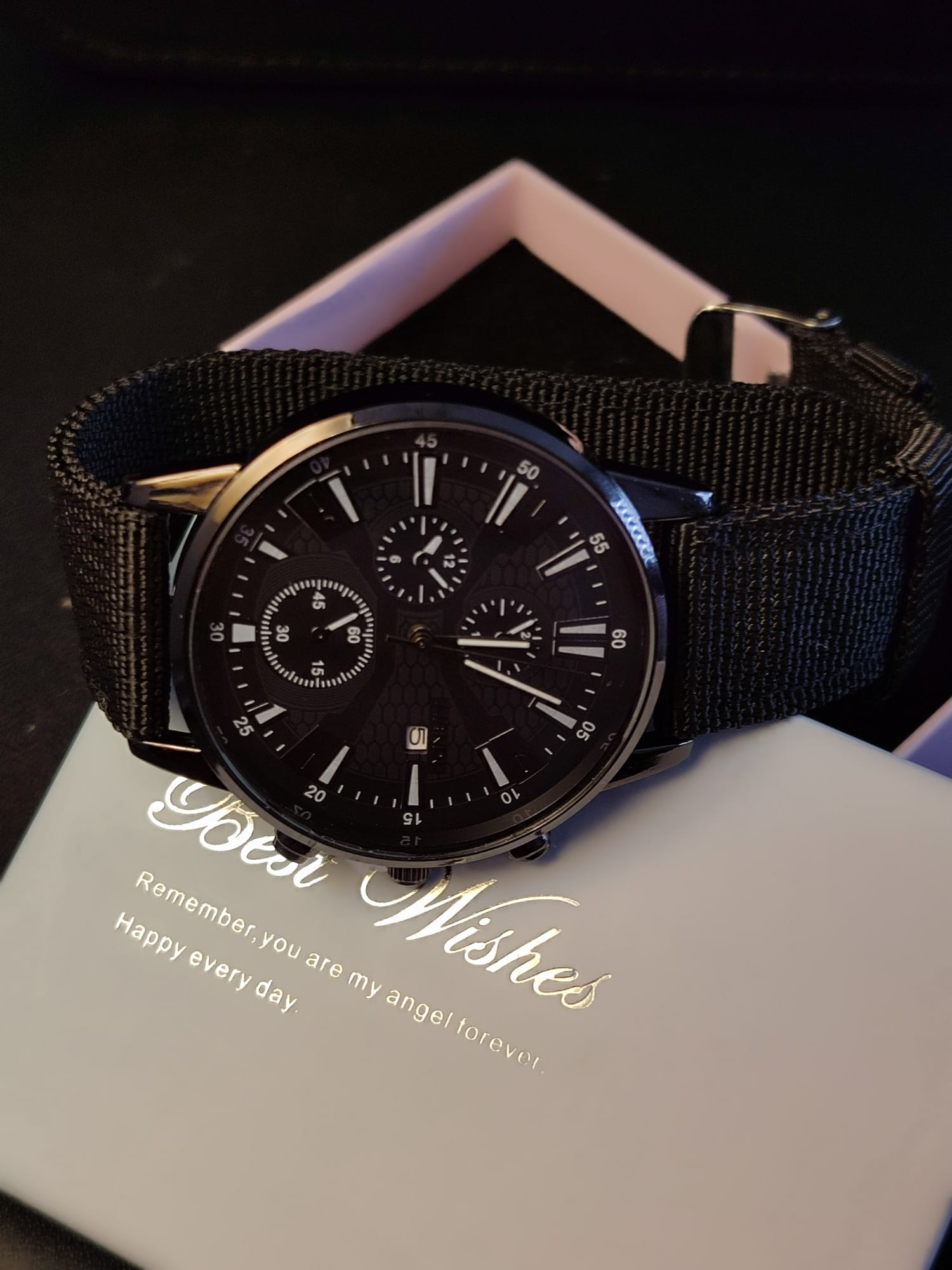 Crni moderni ležerni sat