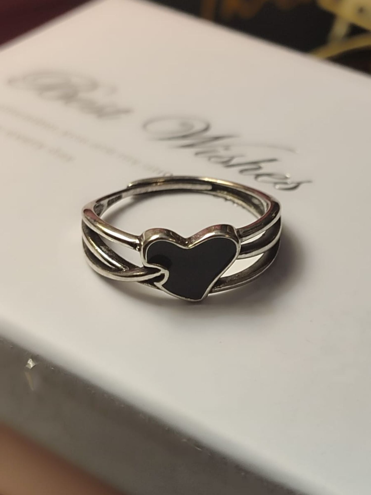 Prilagodljivi prsten u obliku crnog srca od 925 srebra