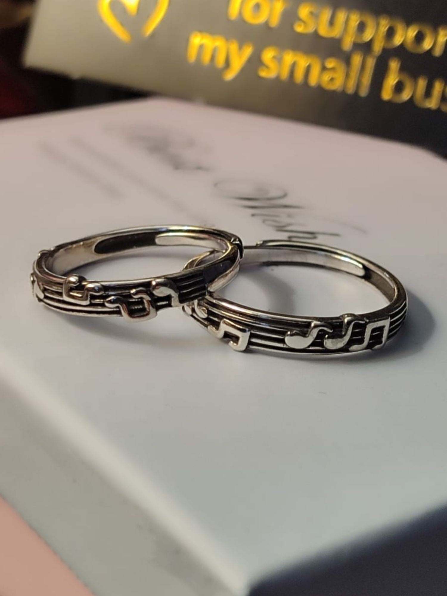 Prilagodljivi prsten u obliku nota s925