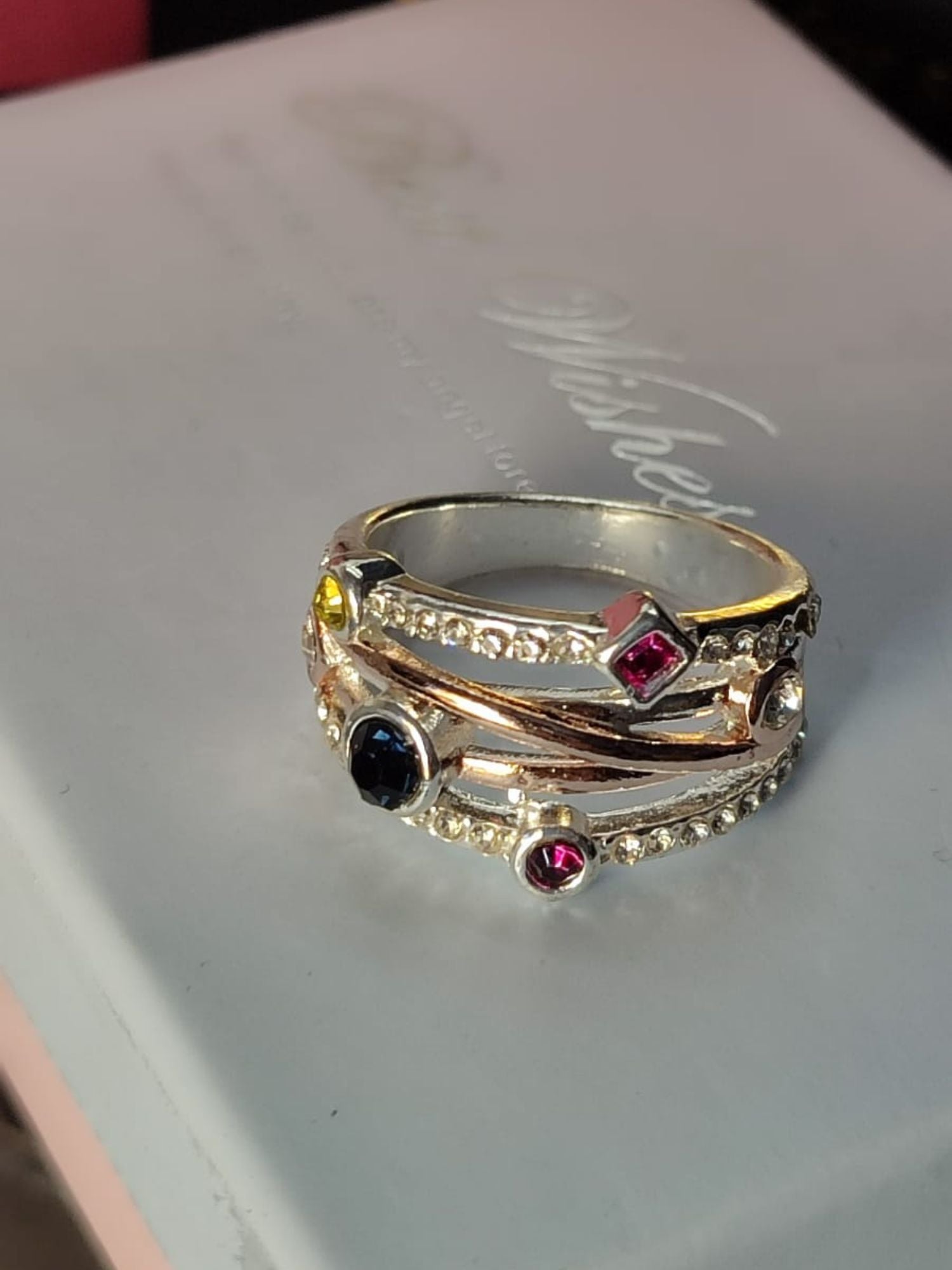 Elegantni prsten od nehrđajućeg čelika