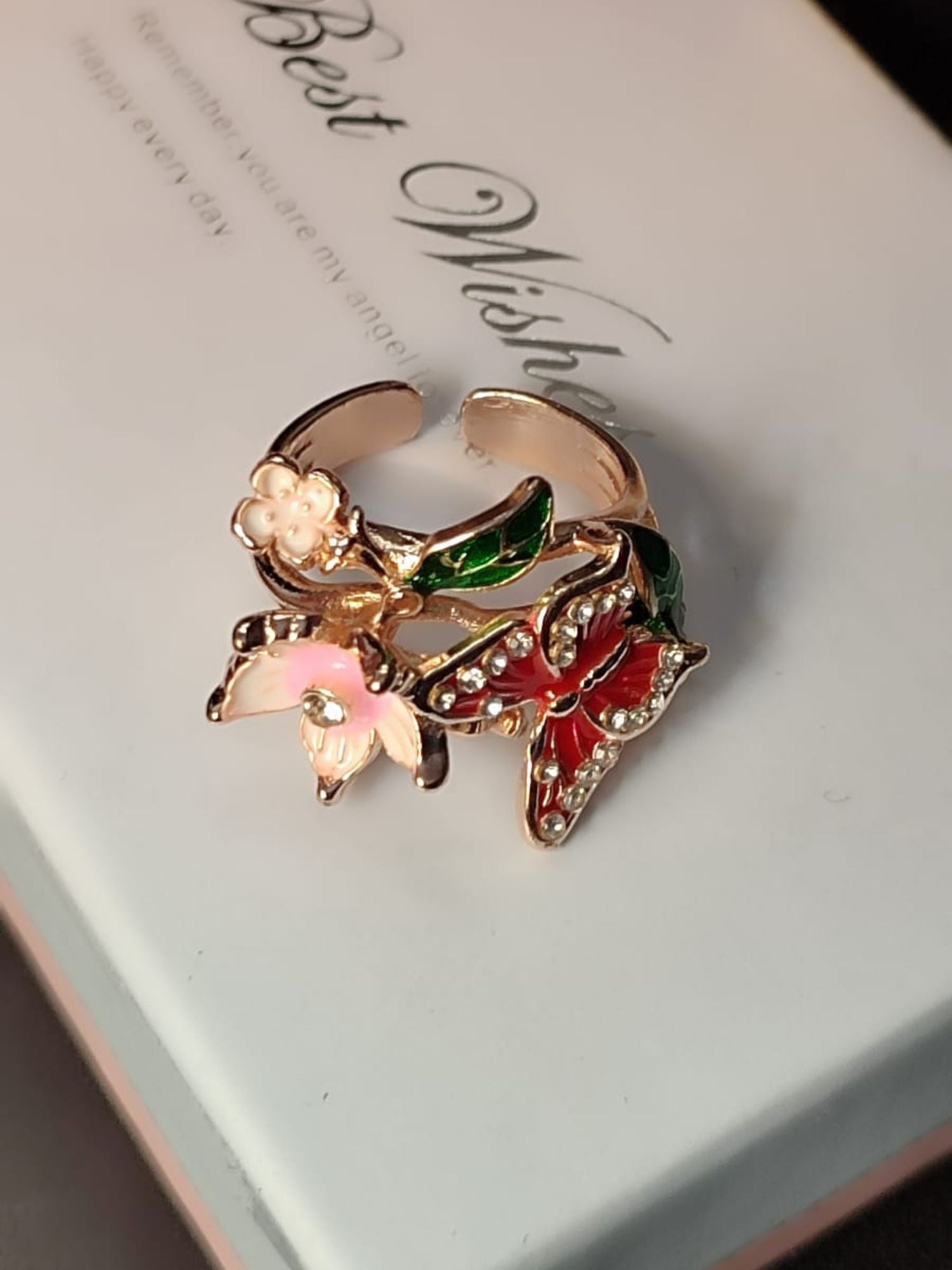 Elegantni vintage prsten od bakra sa dizajnom leptira i cvijeća