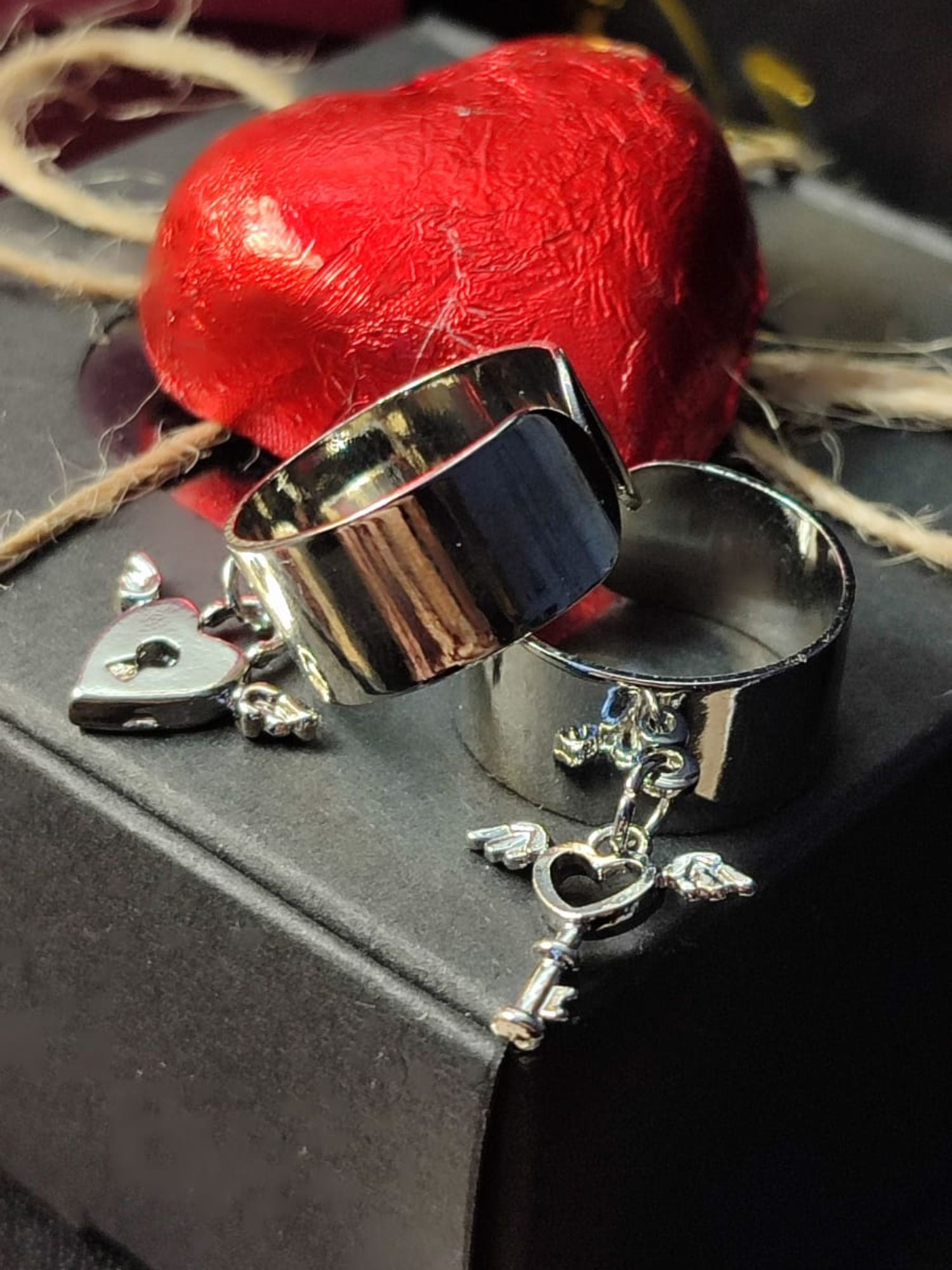 Kreativni prstenovi sa ključem i katancem u obliku