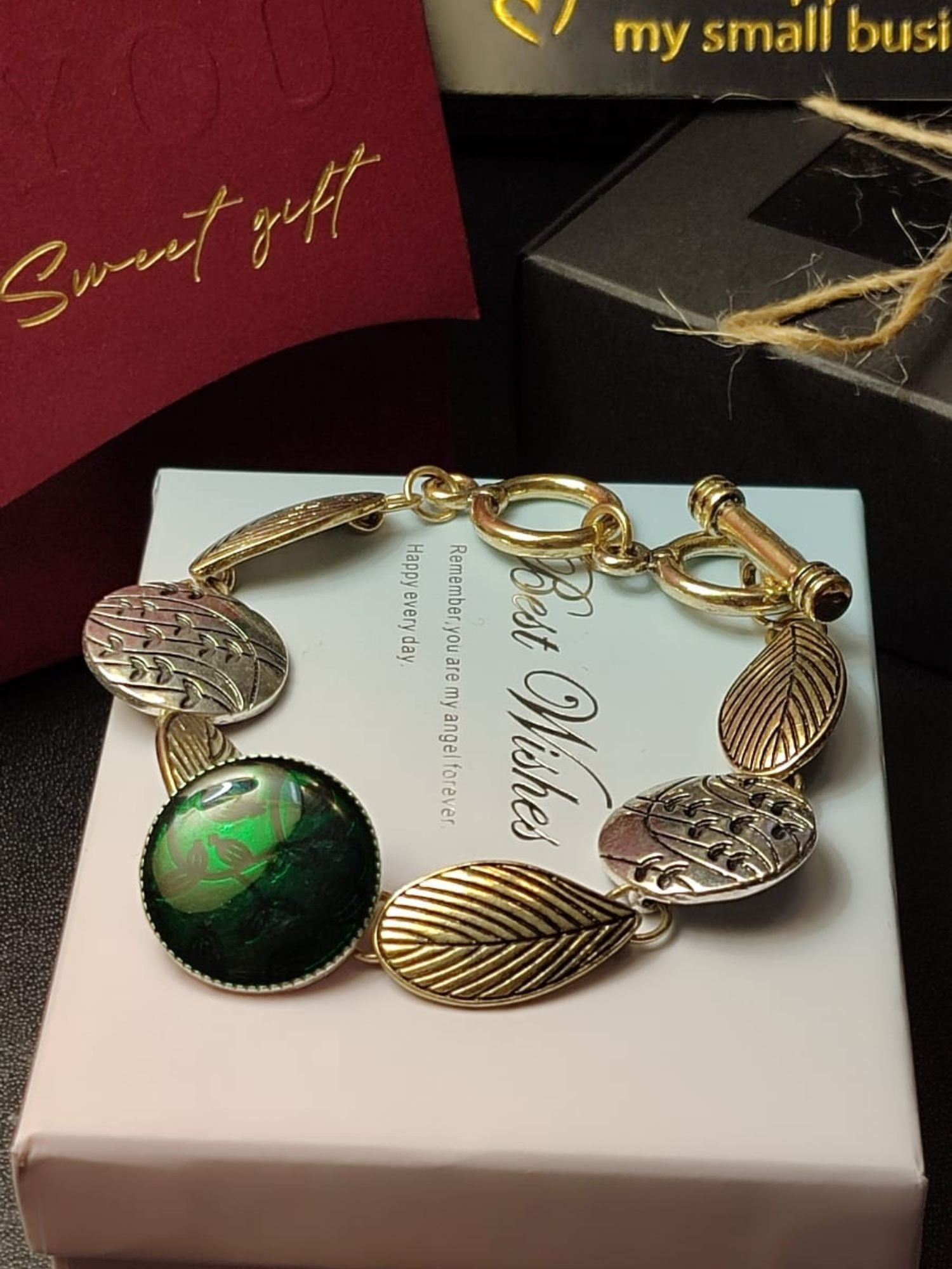 Luksuzna metalna narukvica za žene u obliku lista