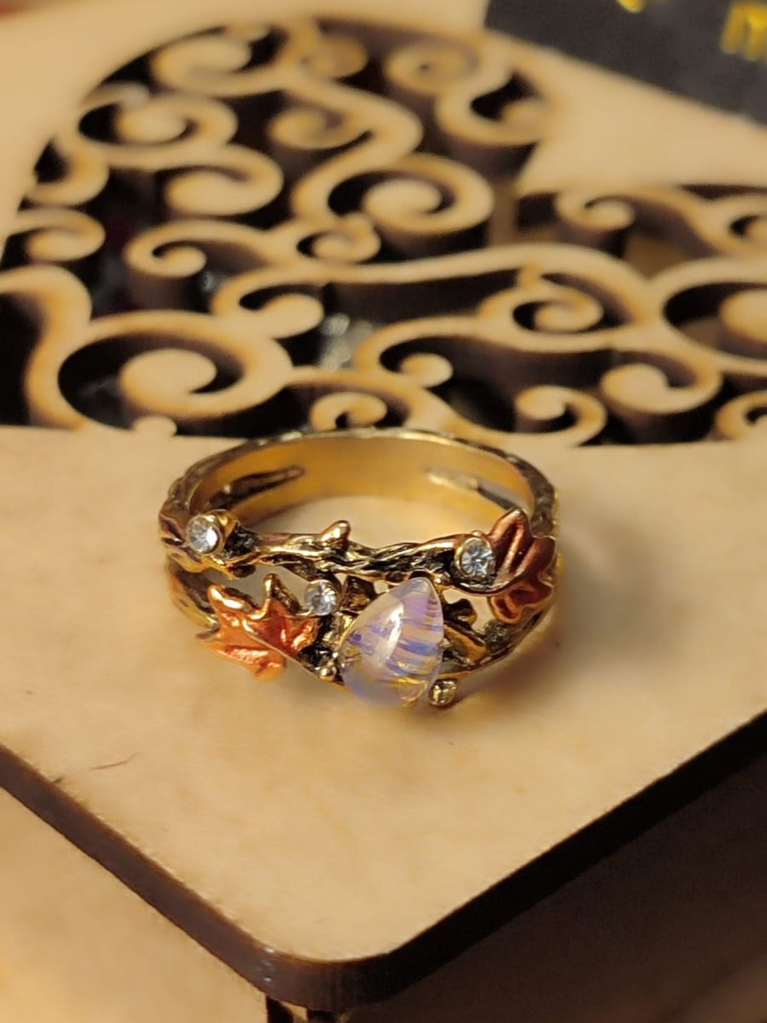 Vintage boho prsten sa cvijetnim drvenim perlicama