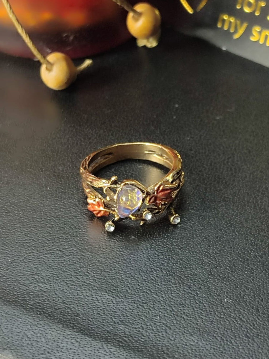 Vintage boho prsten sa cvijetnim drvenim perlicama