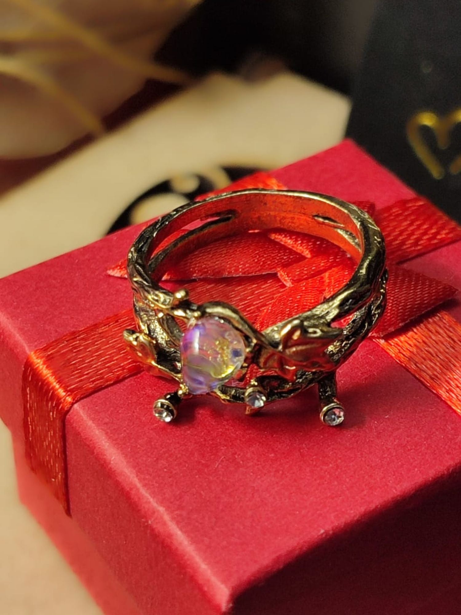 Vintage boho prsten sa cvijetnim drvenim perlicama