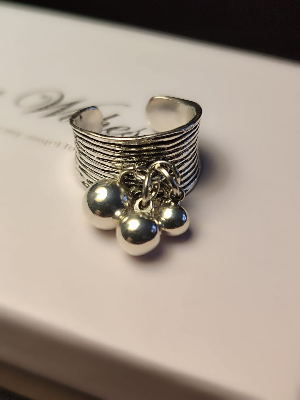 Elegantan prsten u vintage stilu