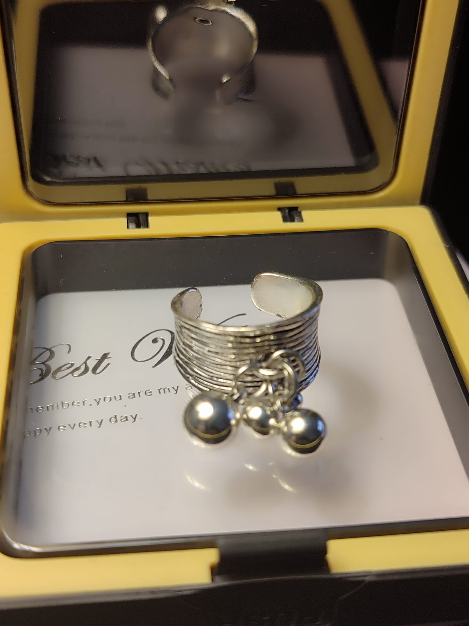 Elegantan prsten u vintage stilu