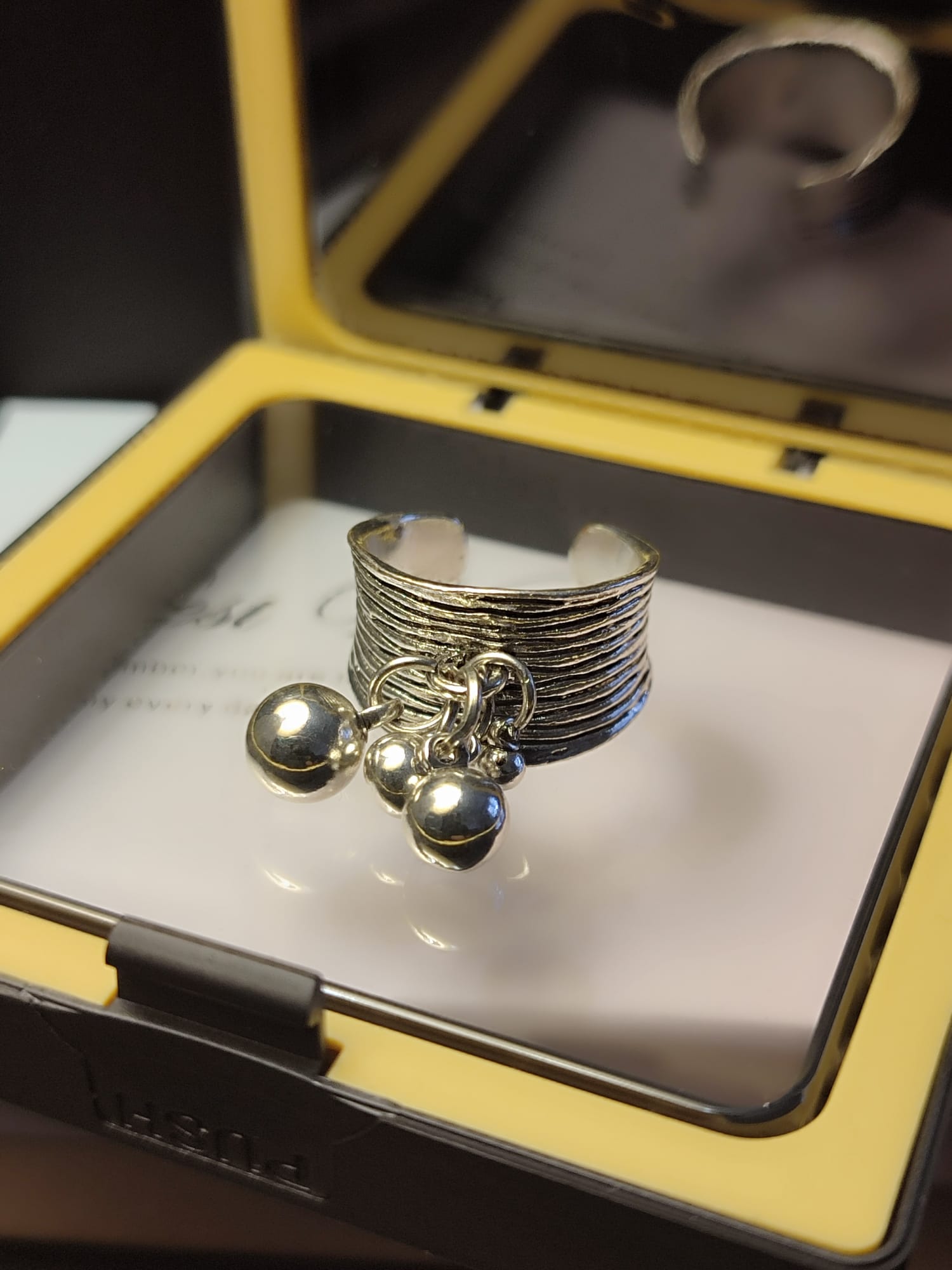 Elegantan prsten u vintage stilu