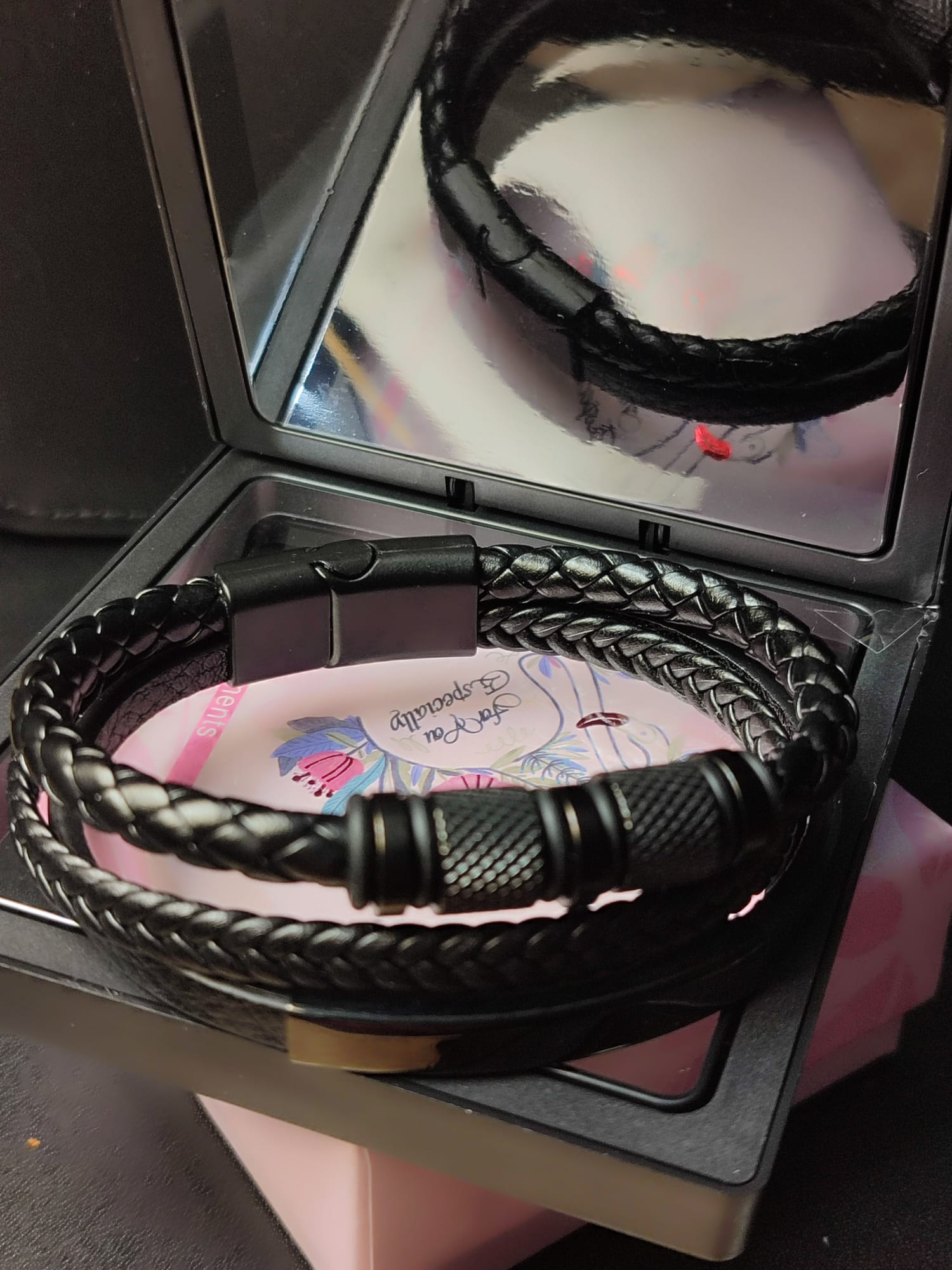 Smeđa pletena muška narukvnica