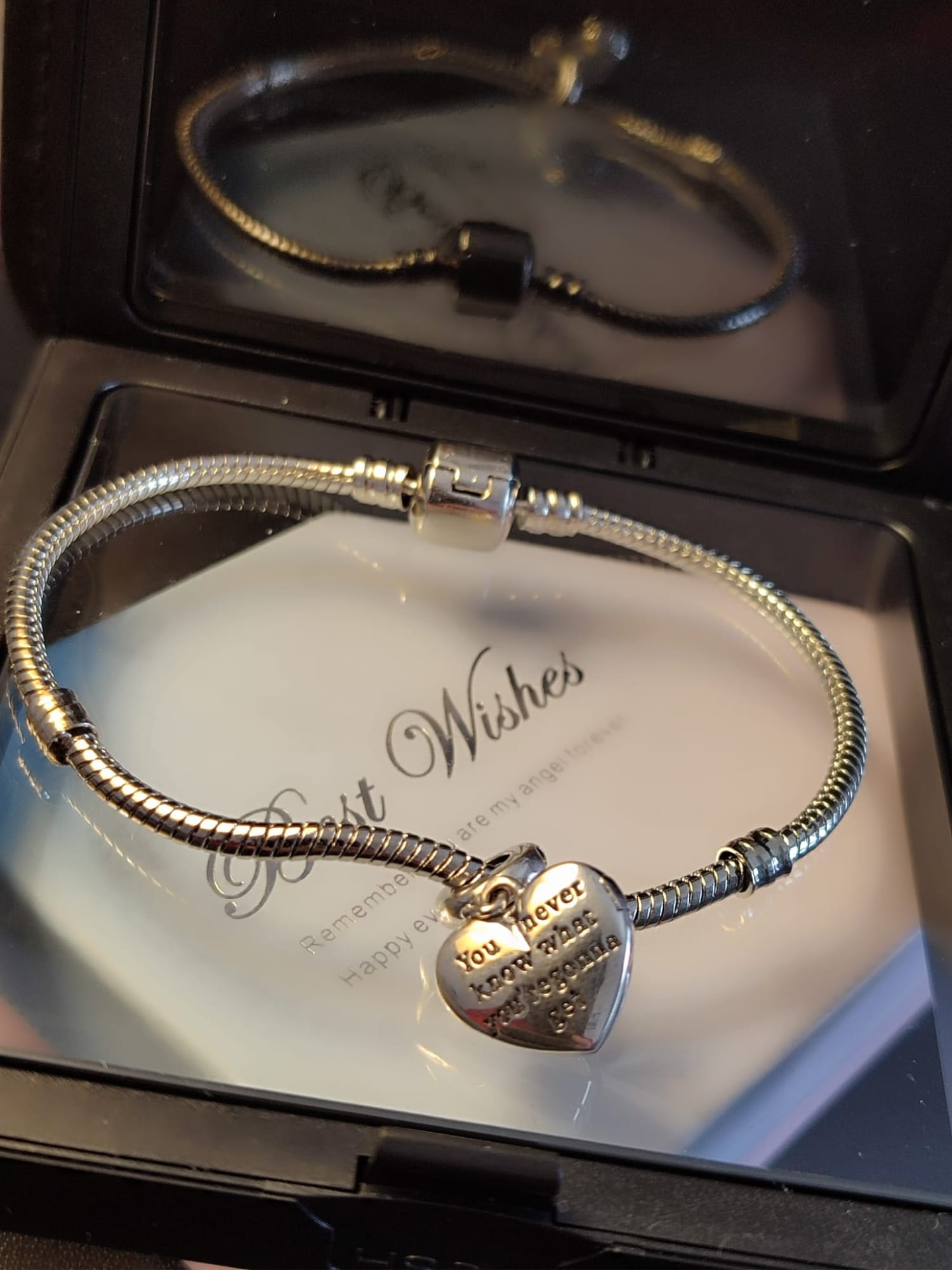 Kreativna narukvica sa privjeskom od nehrđajučeg čelika