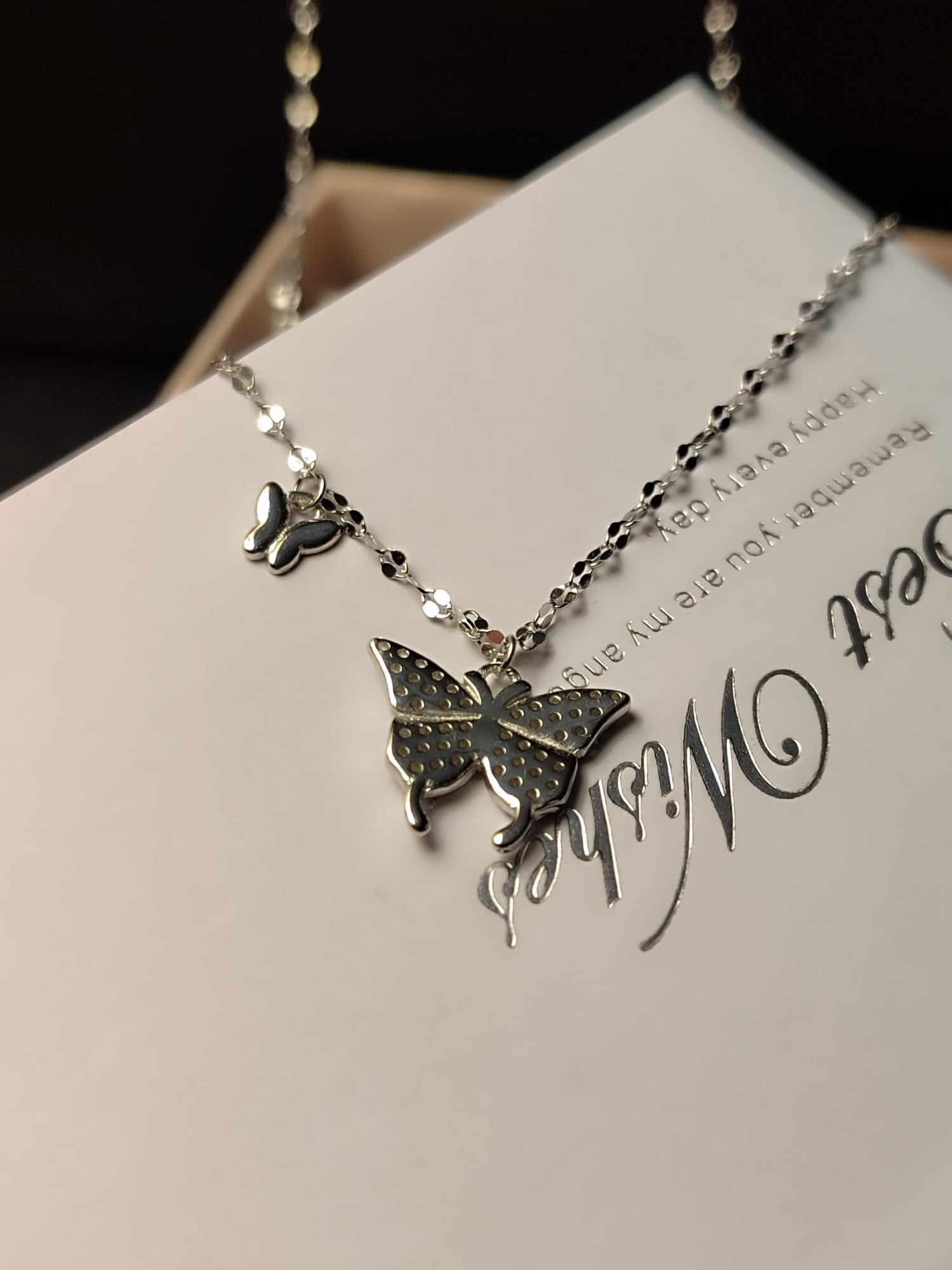Moderna ogrlica u obliku leptira od 925 srebra