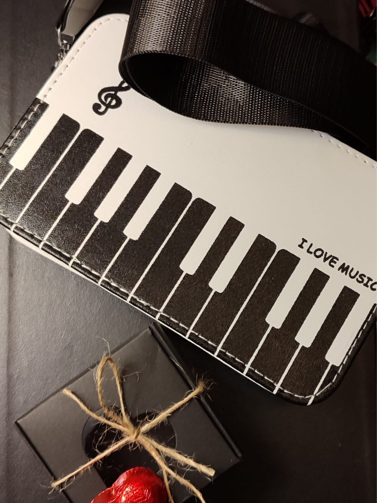 Torbica u obliku klavira od PU kože