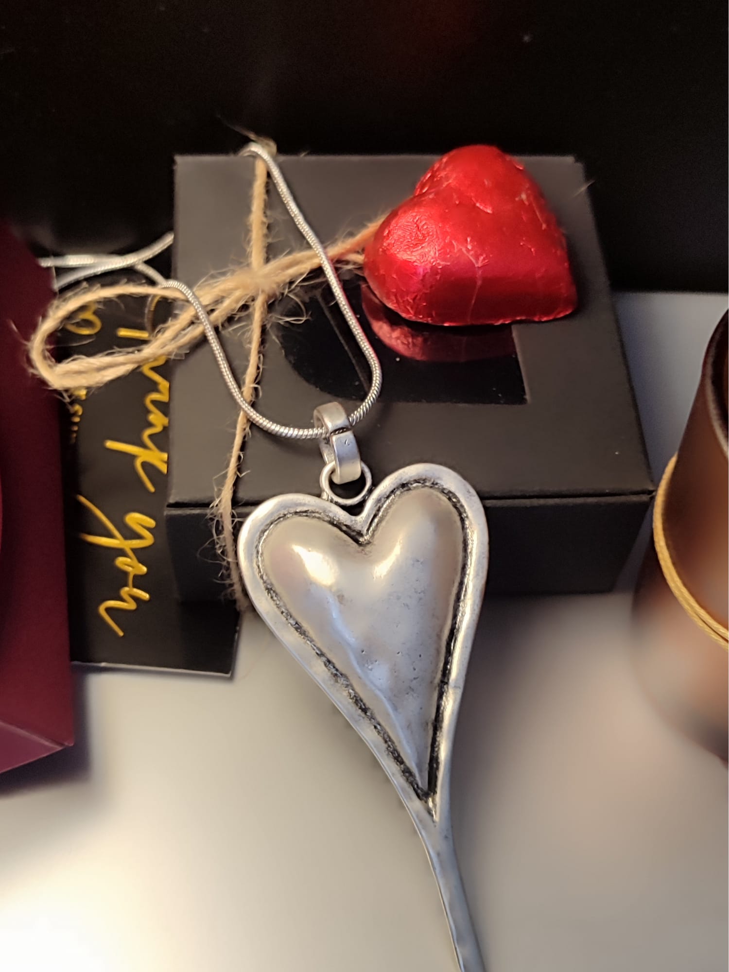 Elegantna ogrlica sa privjeskom u obliku srca