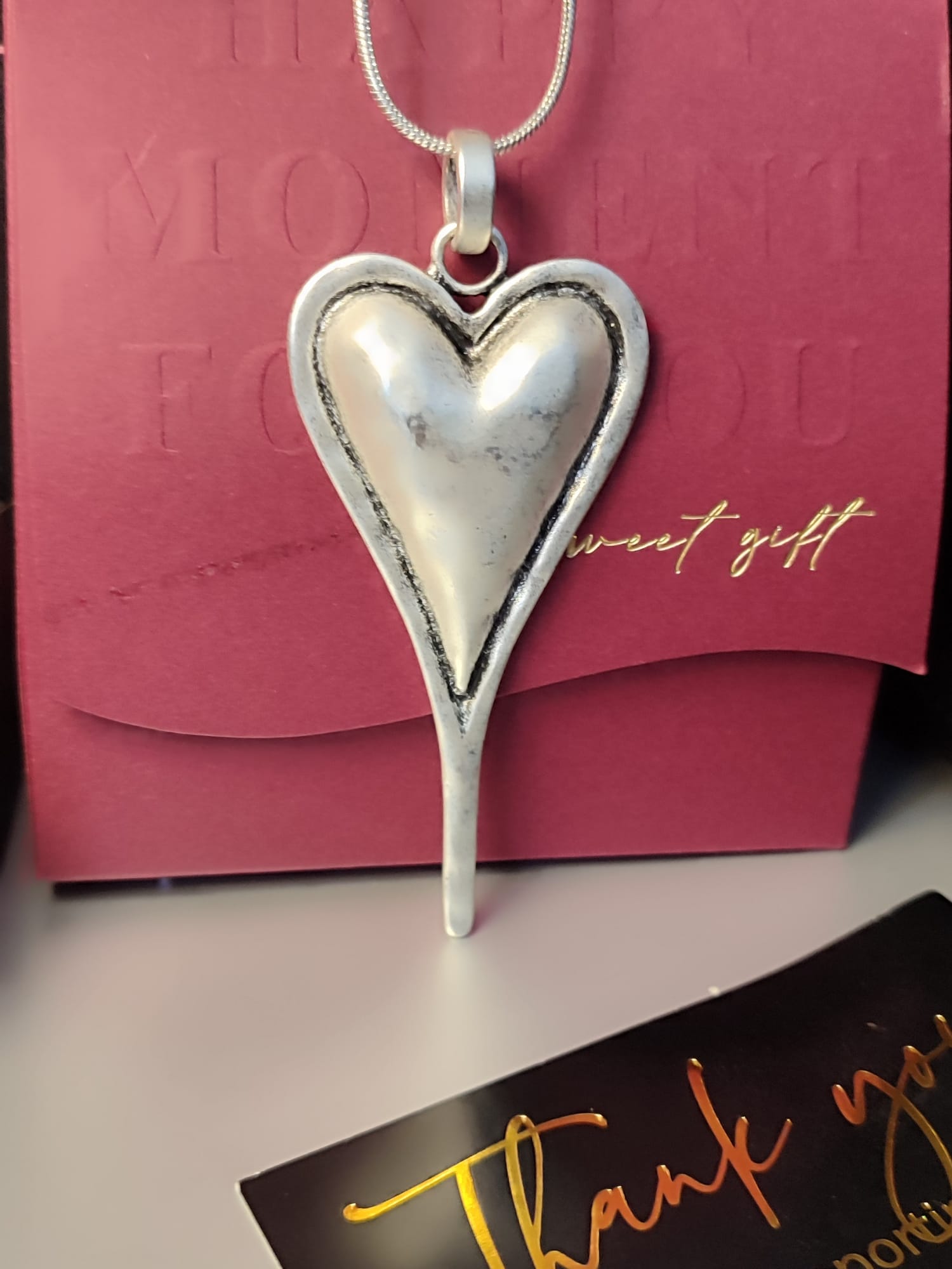 Elegantna ogrlica sa privjeskom u obliku srca