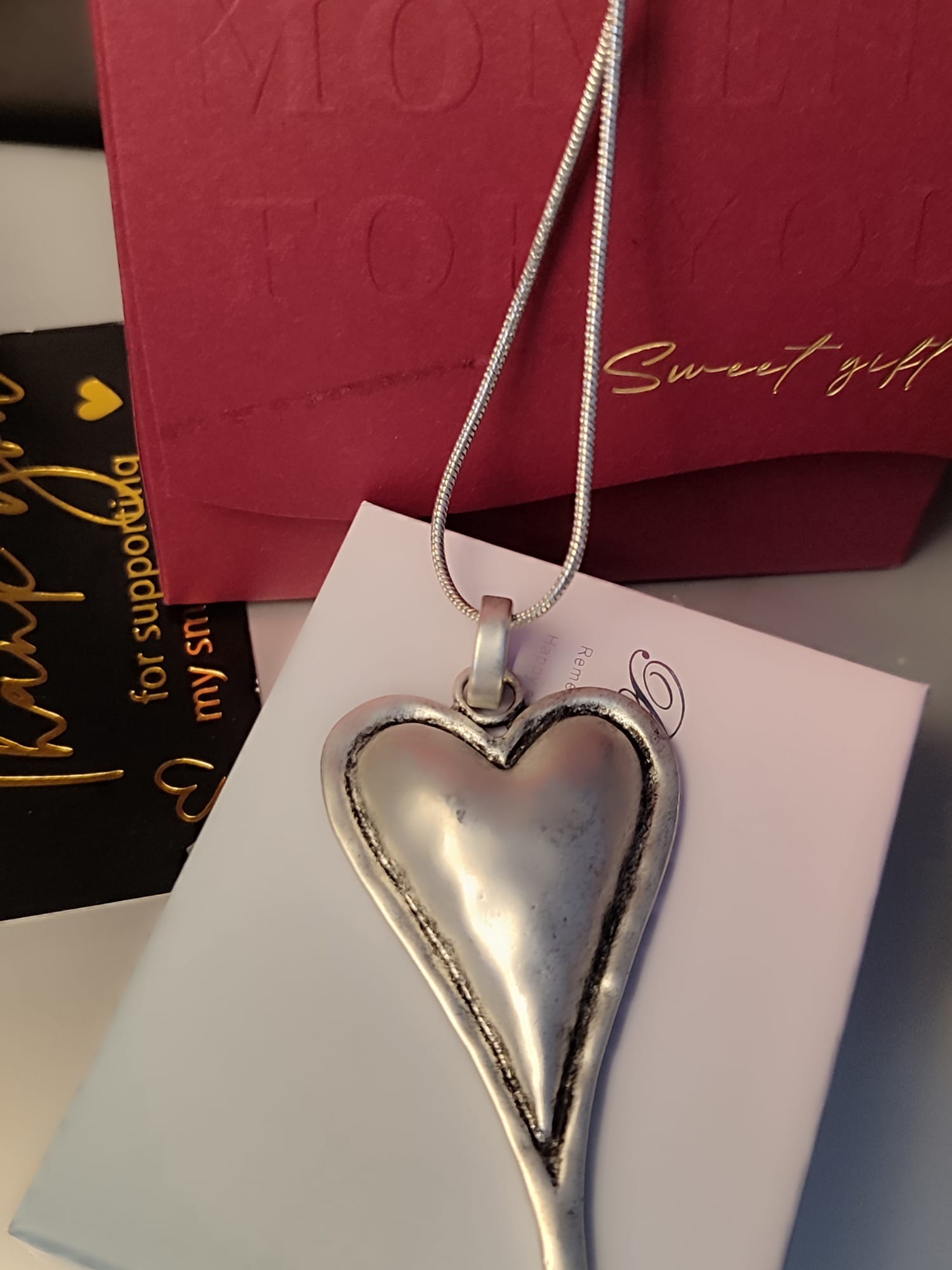 Elegantna ogrlica sa privjeskom u obliku srca