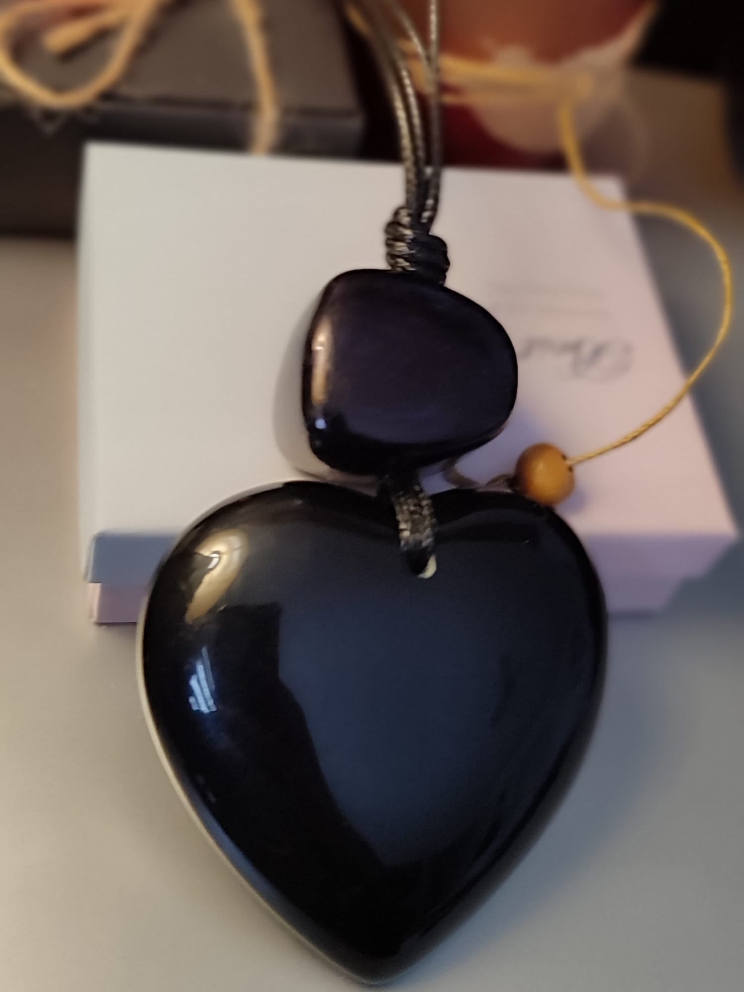 Elegantna ogrlica u obliku srca od akrila