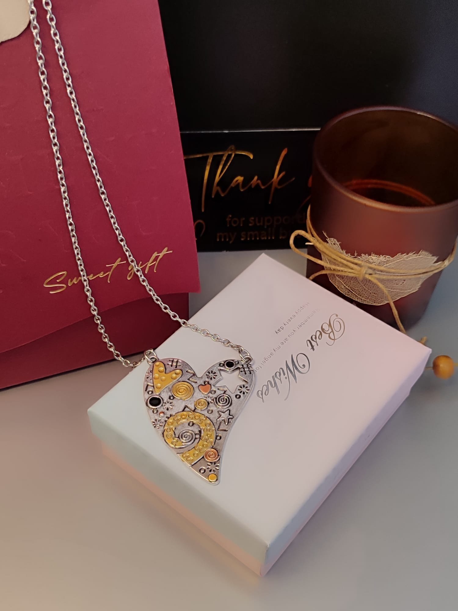 Moderna ogrlica u obliki srca