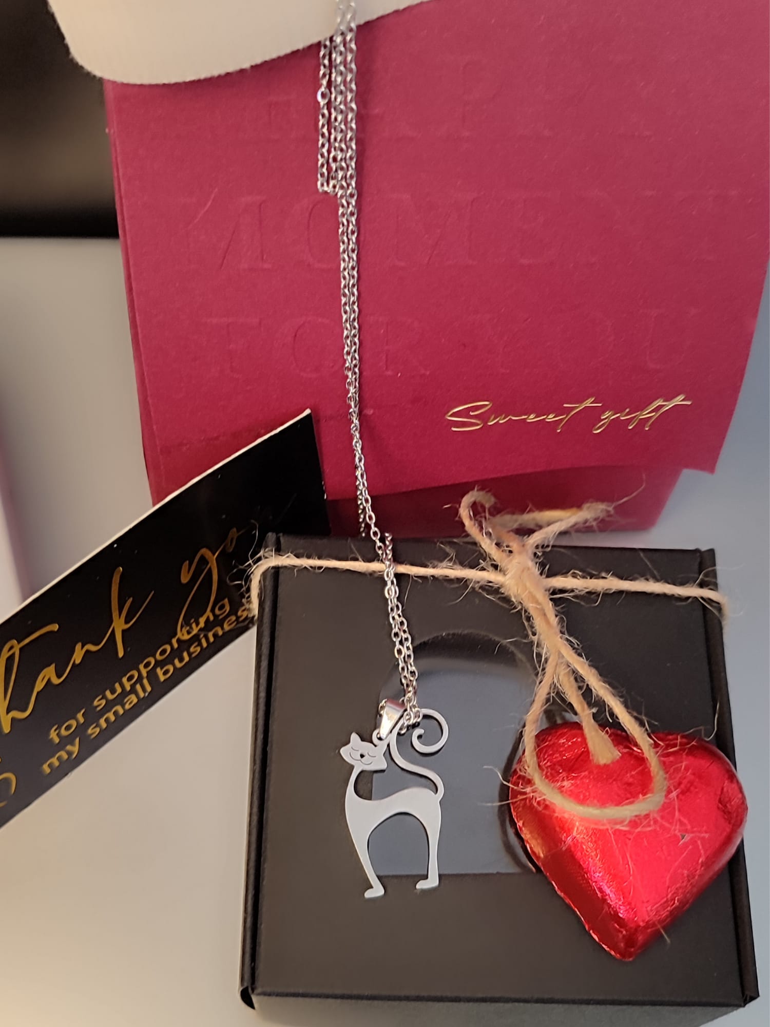 Elegantna ogrlica u obliku mačke