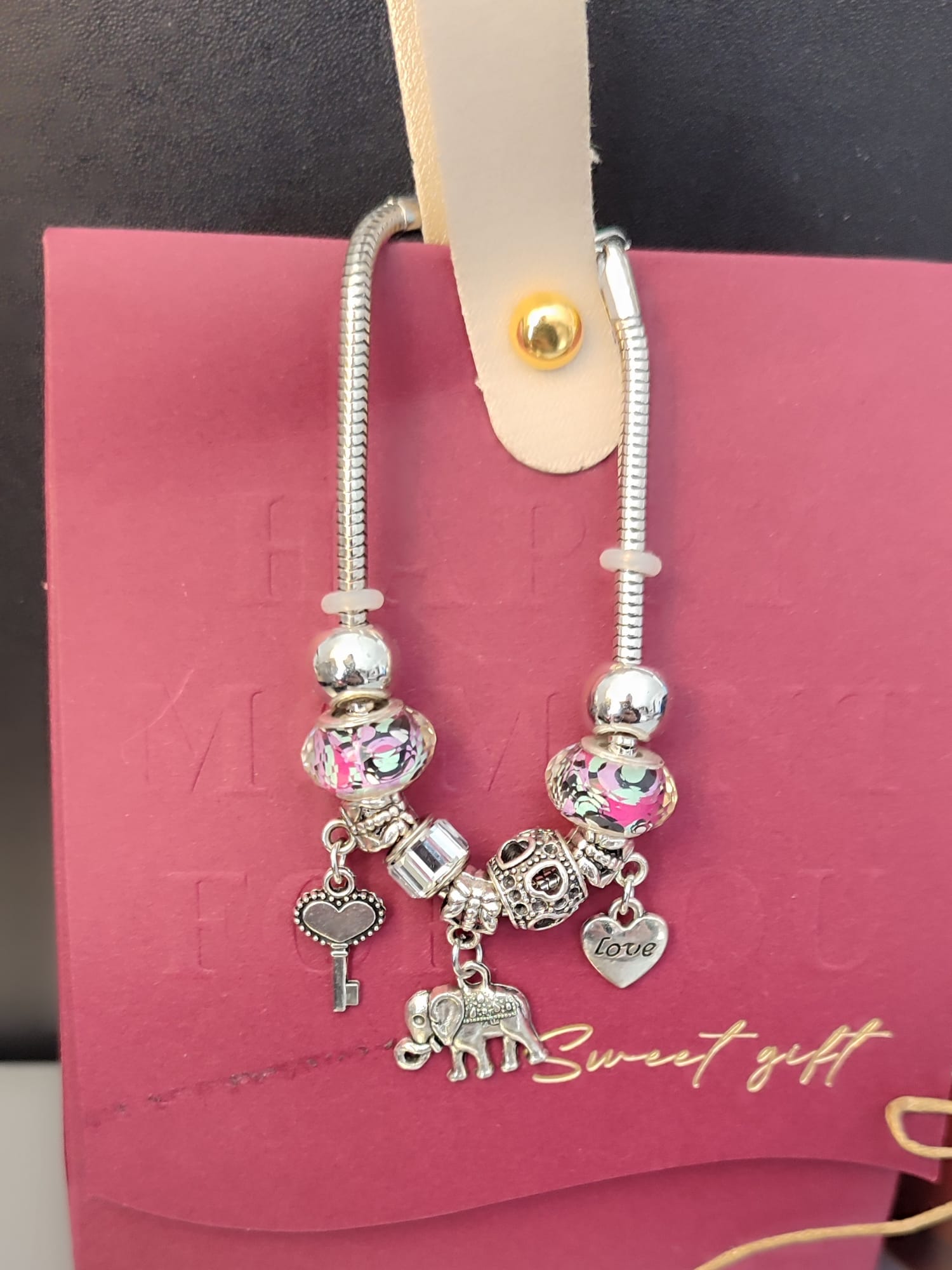 Narukvica s privjeskom