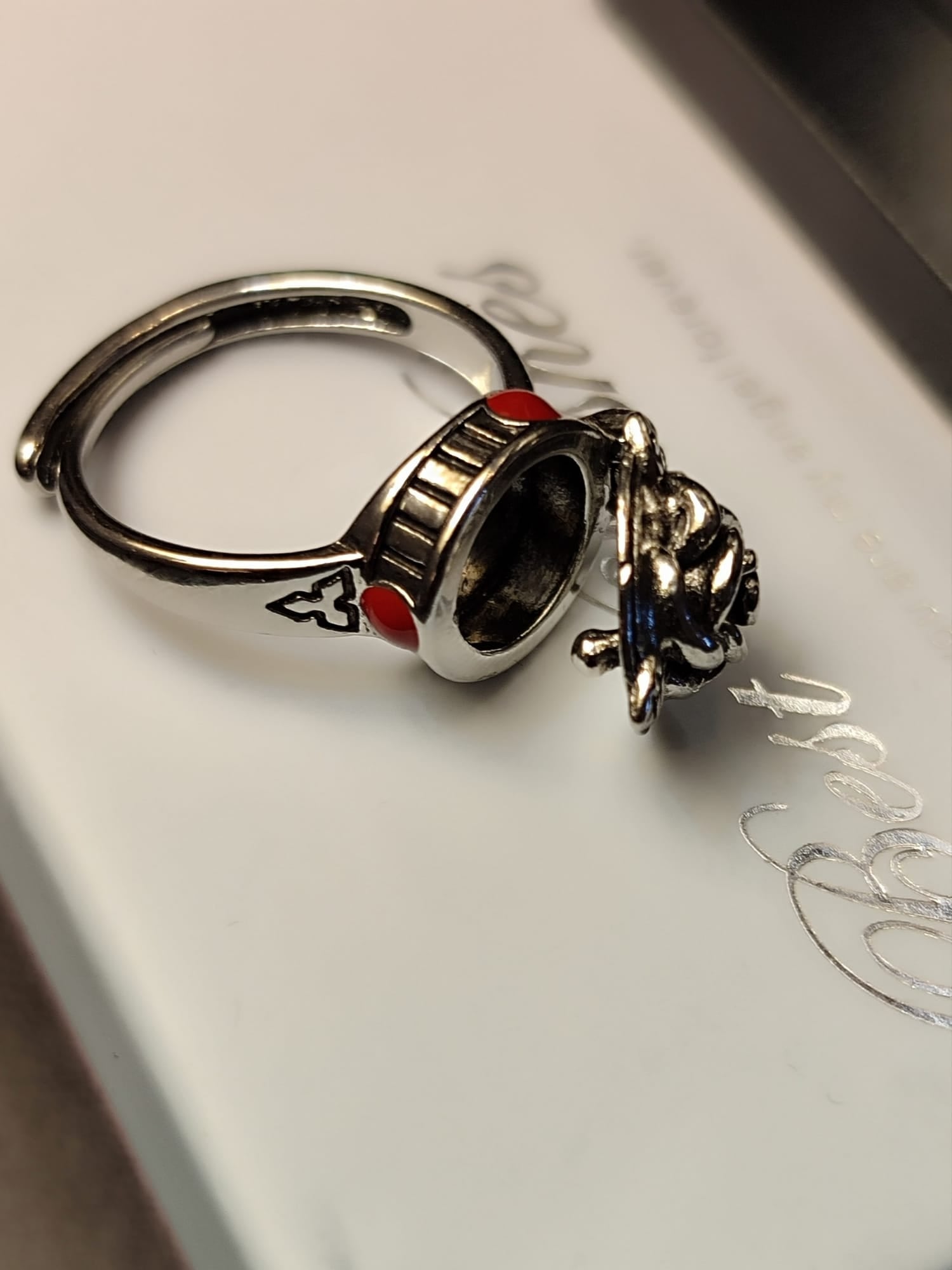 Vintage prsten sa ružom na otvaranje