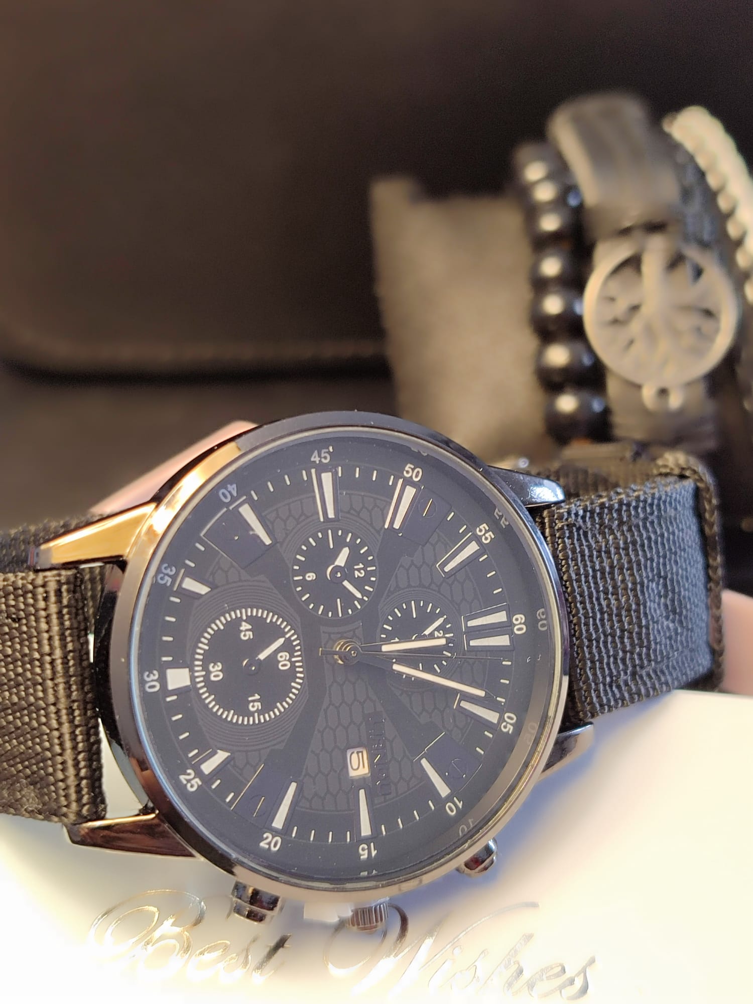 Crni moderni ležerni sat