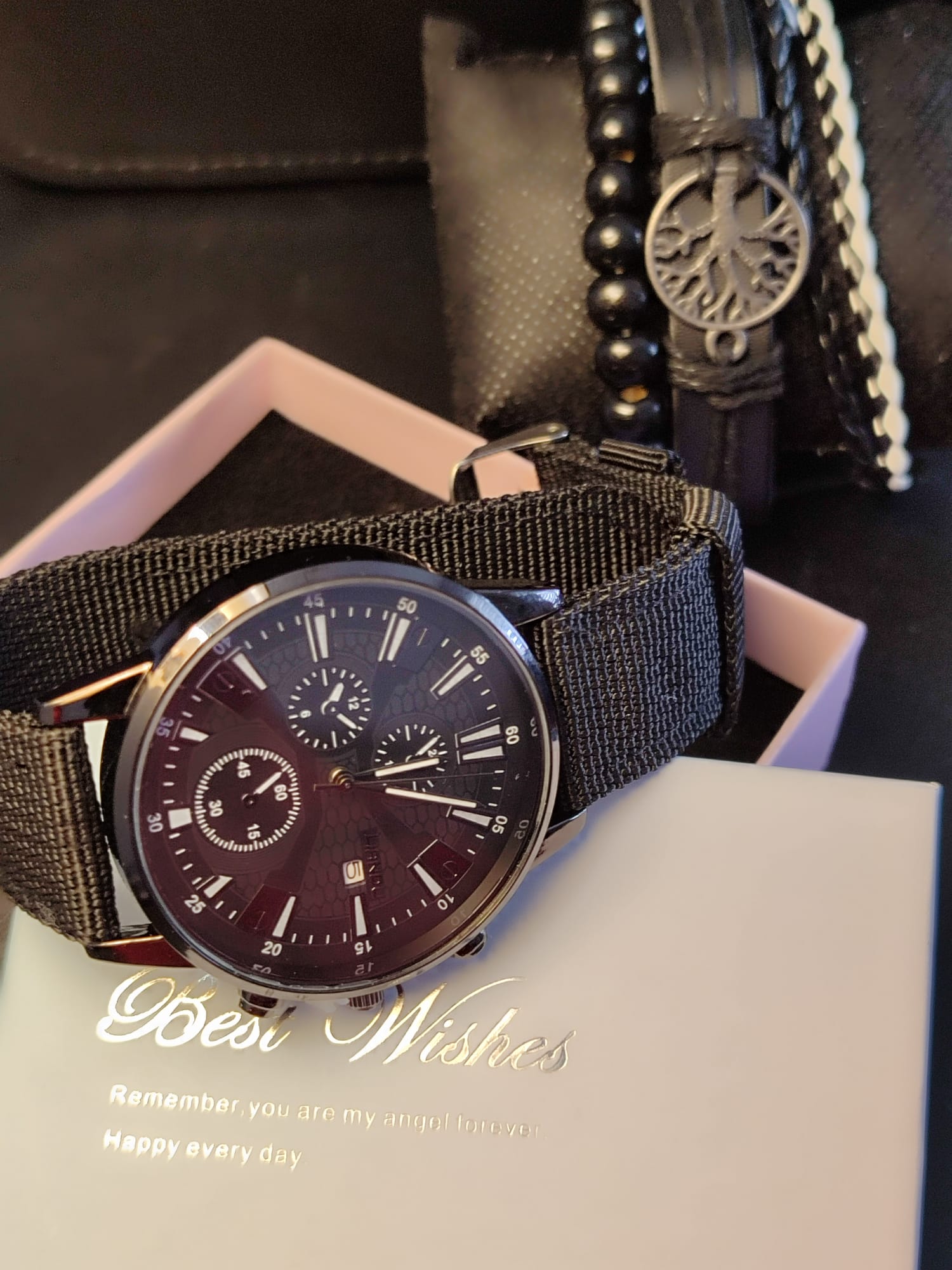 Crni moderni ležerni sat