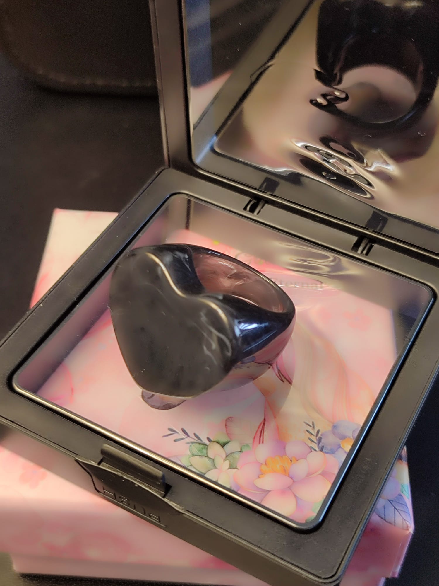 Akrilni prstenovi u obliku srca – set crni i bijeli