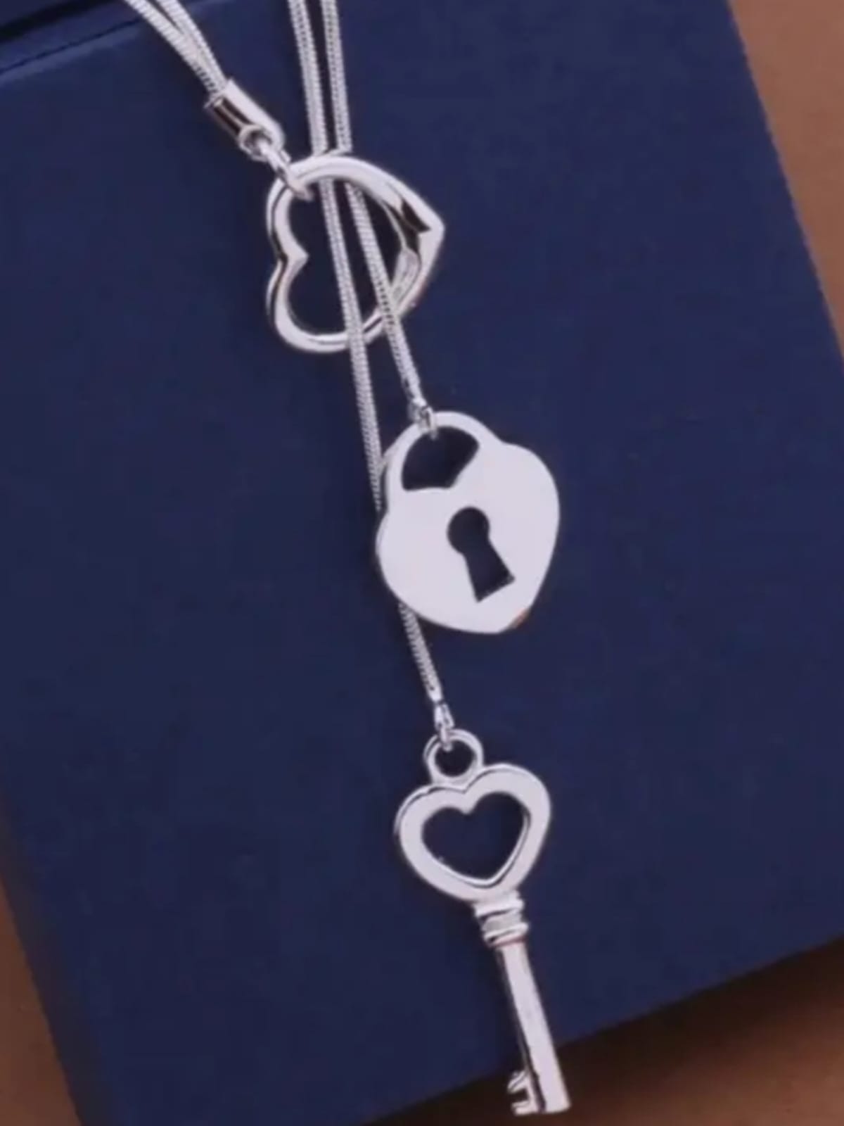 Srebrna ogrlica od nehrđajućeg čelika