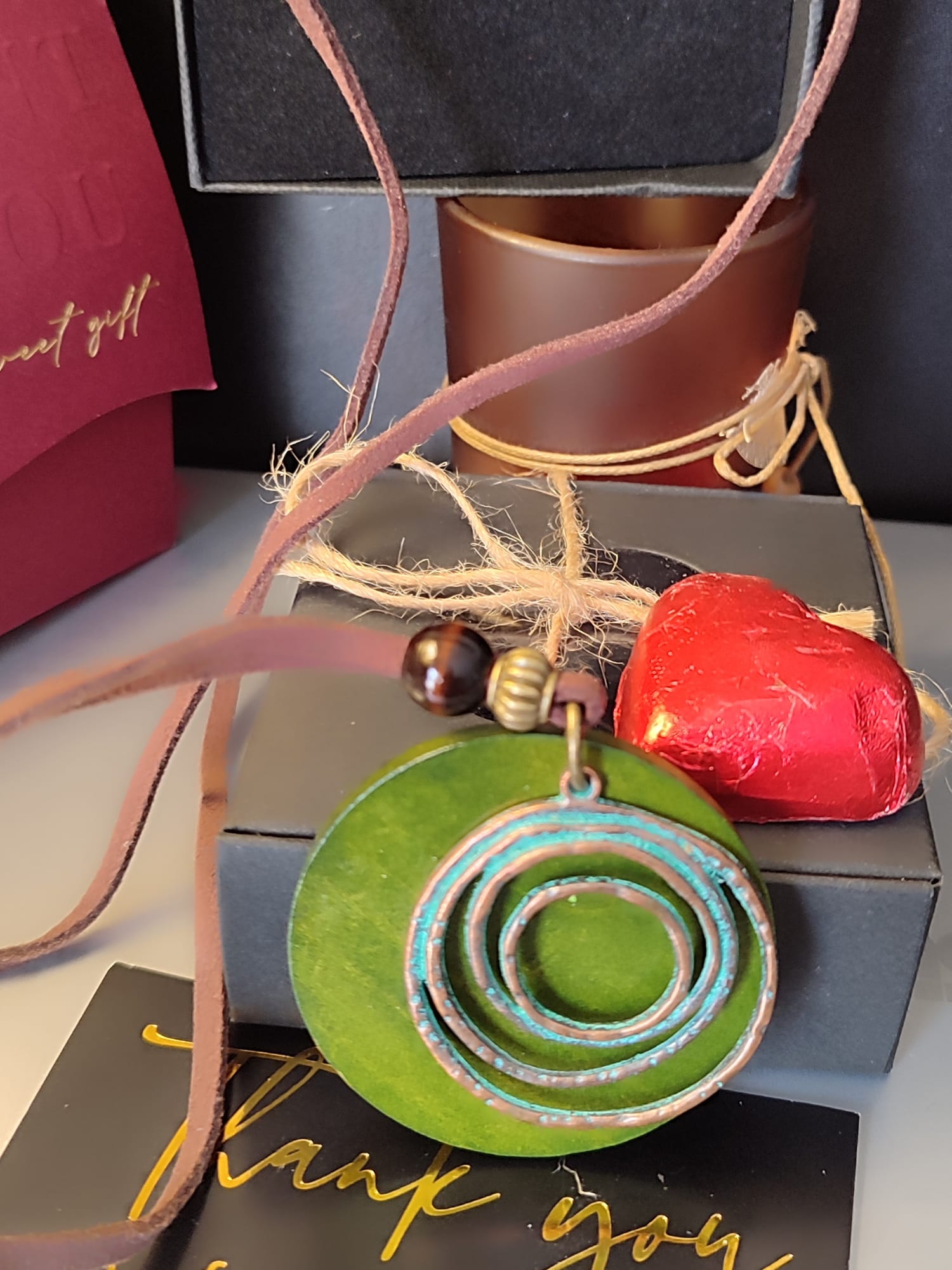 Kreativna boho ogrlica sa dvostrukim slojem.